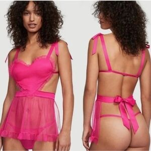 Victoria SECRET, TEASE